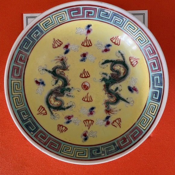 Yellow chinoiserie trinket dish - Picture 2 of 3